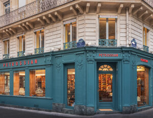 Façade élégante de la boutique Petrossian, emblématique maison de caviar et produits d’exception, située dans le quartier du Gros-Caillou à Paris